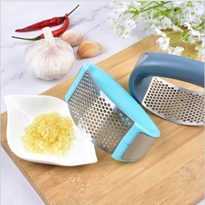 China Sustainable Kitchen Instruments Stainless Steel Garlic Press With Silicone Peeler for sale