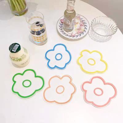 China Modern Unique Thick Plastic Mat Transparent Acrylic Flower Shape Drinks Cup Coaster for sale