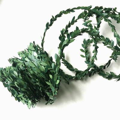 China Green Decorative Leaf Wreath Artificial Hanging Vine Ivy Plant Outdoor Christmas Garland Pvc+iron wire simulation for sale