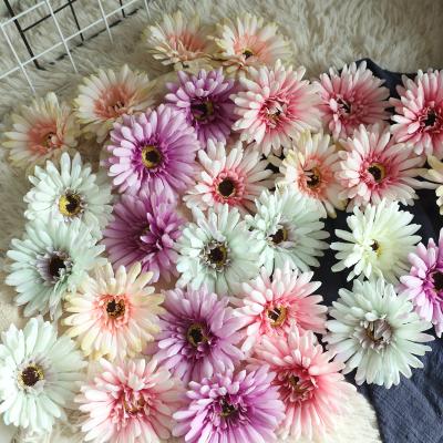 China Wholesale Bulk Silk Artificial Fake Flowers DIY Silk Daisy Heads Floral For Coffee Table Decoration Display for sale