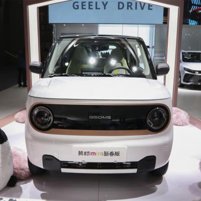 China Bereit für die Auslieferung 2022 Geely Panda Mini EV 4-Sitzer reiner Elektroauto 120km / 200km Reichweite zu verkaufen