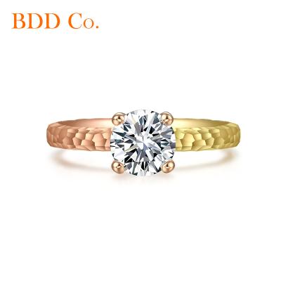 China Classic Lab CLASSIC Diamond Claw Setting Mixed Color Ring Best Selling Moissanite 18K Solid Gold Wedding Ring Women's Jewelry for sale