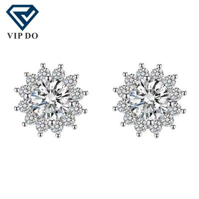 China Romantic OEM Customize 18K Gold AU750 Lab Diamond D-FL-3EX Round Shape Cut Moissanite Runflower Style Per Pair Women Ear Stud Jewelry for sale