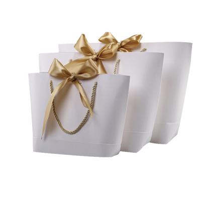 China Recycled Materials Luxury Gift Bag Women Paper Packaging Bags With Ribbon / Bow Free Offset Printing Laminated Paper 1 - 10 Colors And Custom Color for sale