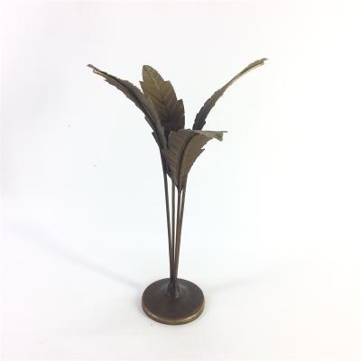 China Leaf design candle holder hot sale industrial style handmade floor stand candle holder with special leaf design Te koop