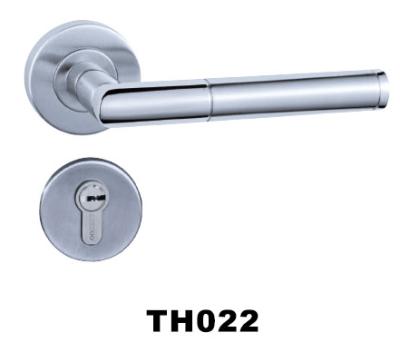 China Modern Modern Door Handle Security Door Lever Wood Interior Door Handle Lock for sale