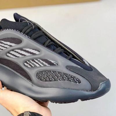 China High Quality Fashion Trend Original Yeezy Sports Shoes Men Running Sneakers Shape To Yeezy 700 V3 Sneakers For Men for sale