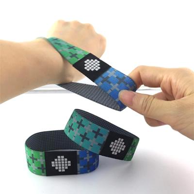 China Reusable ultralight nfc ev1 213 fabric elastic waterproof/waterproof nfc wristbands stretch woven RFID wristband for sale