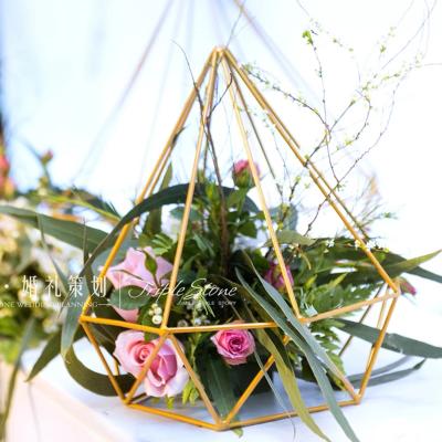 China Pointed Flower Stand Festival and Wedding Star Spring Iron Diamond Hanging Decoration Shop Window Display Decorations for sale