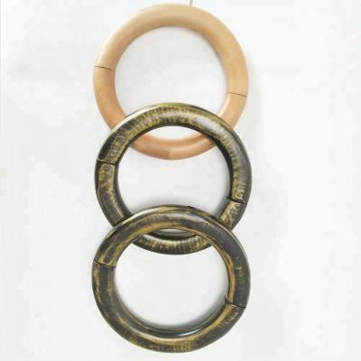 China DISPLAY New Products Beech Wood Ring Circle Hanger DLS87 Scarf Hanging Hangers For Retail for sale