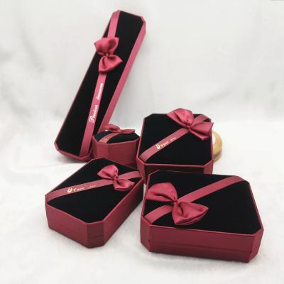 China High Quality Logo Velvet Jewelry Sliver Jewelry Packaging Box Case Luxury Custom for sale