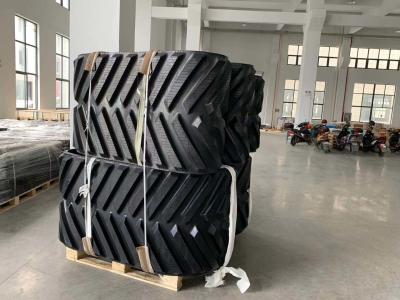 China Case STX Quadrac Agricultural Rubber Tracks 762x152.4x42 Axial Flow Combine New Holland CR CX Rubber Track 762x152.4x44 for sale