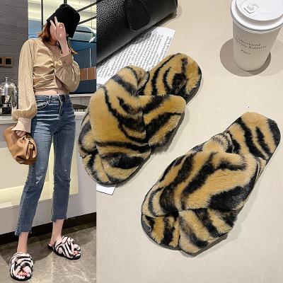 China Fashion Trend Autumn And Winter Wool Slippers Women Europe And The United States Fashion Plush Large Size Home Slippers for sale