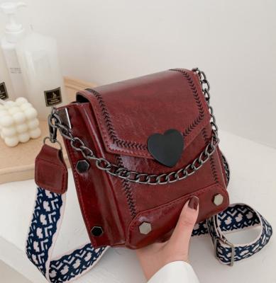 China 2021 new style women's single fresh cross shoulder bag women's mobile phone bag PU rivet chain wide texture shoulder strap for sale