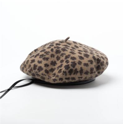 China Autumn Winter Fashion Hat Casual Picture Pu Leather Binding Leopard Print Beret Wool Painter Hat for sale