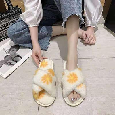 China CUSHIONING factory direct sales 2021 new fashion furry house slippers/children's plush slippers/plush slippers for sale