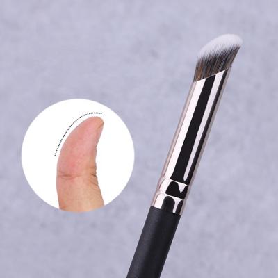 China Angular Blush 2021 New Single Finger Style Concealer Brush Shaped Makeup Brush Private Label Hair Color Option for sale