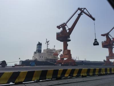 China Gantry Portal Harbour Crane Run Along The Crane Tracks On The Ground Or Buildings For Lifting Loading And Unloading for sale