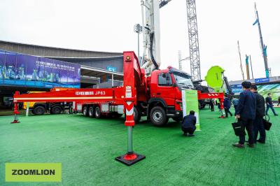 China Remote Controlled Operation 360 Degree Boom Truck Crane Lifting Capacity 100t -500T for sale