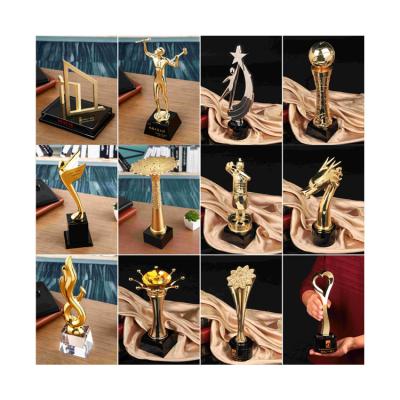 China Custom Crystal Basketball Football Trophy Individuation Metal Corporate Awards School Voluntary Competition Trophy for sale