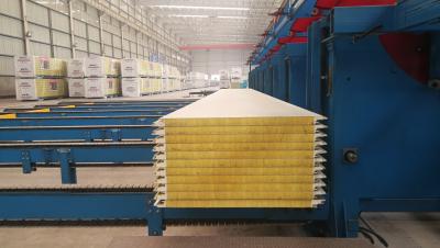 中国 Lightweight Thermal Insulation Glasswool Sandwich Panel With Customizable Surface Treatment 販売のため