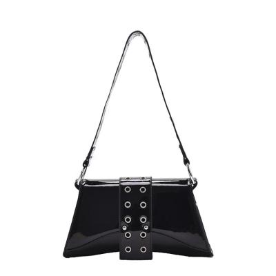 China All-match Guangzhou Factory Vintage Patent Leather Luxury Rivet Below Bags Crossbody Wide Shoulder Bag for sale