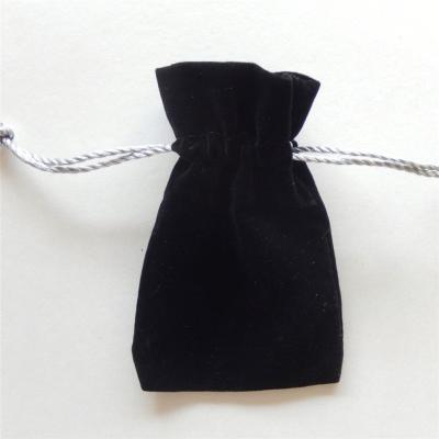 China Recyclable 7x9cm black velvet fabric jewelry pouches for MP3 MP4, gift.... for sale