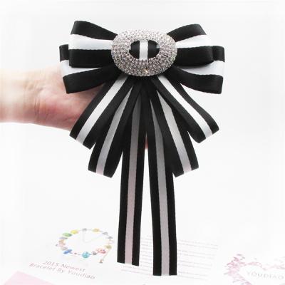 China Bohemia High End Black And White Stripes Round Rhinestone Bow Tie Exaggerated Big Collar Pin Bow Brooch Crystal Tie for sale