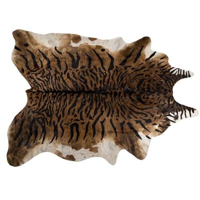 China Washable Custom Large Animal Skin Faux Fur Cow Rug Area Rug Printed Cowhide Faux Fur Cow Area Rug for sale