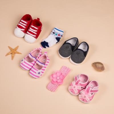 China Wholesale Multi Designs Flat Canvas Baby Walking Shoes Set Newborn Baby Shoes With Headband for sale