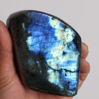 China Hot Selling Authentic Natural Natural Labradorite Labradorite Polished Stones Healing Crystals From Europe For Business Gift for sale