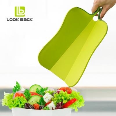 China New Design Sustainable Kitchen Universal PP Plastic Vegetable Foldable Chopping Cutting Board With Non-slip Feet for sale