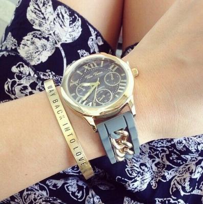 China Newest Fashion Alarm Big Dial Gold Case Lady Silicone Rubber Geneva Watch for sale