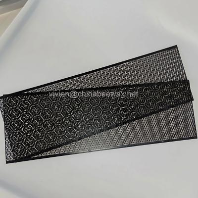 China Plastic Beekeping Beekeeping Base With Open Frame Mesh Base Ventilated for sale