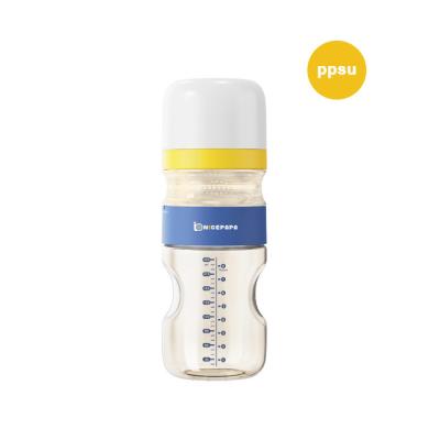 China Portable PP Feeding Self Mixing Baby Bottles 240ml With Powder Storage for sale