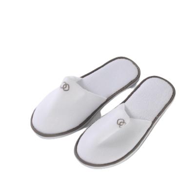 China CUSHIONING Disposable Low Price Women Male Hotel Slipper Soft Personalized Slippers for sale