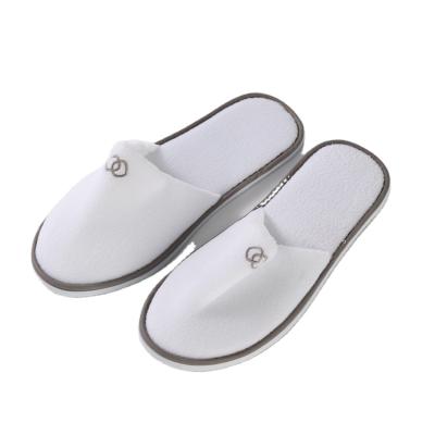 China CUSHIONING Personalized White Disposable Hotel Slippers , High Quality Hotel / Spa Slipper for sale