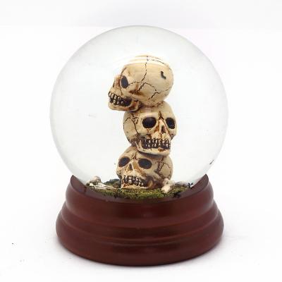 China Europe Resin Halloween Water Globe , Skull Glass Water Globe For Gifts for sale