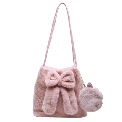 China 2021 Large Capacity Cute Fashionable Faux Fur Tote Bag Set Women Handbags With Bow Grilish Shopping Bags for sale