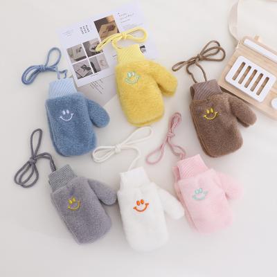 China Jacquard Veijer Korean Pure Color Face Mittens Kids Mohair Single Neck Single Neck Smile Warm Gloves For Girls for sale