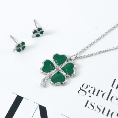 China FASHIONABLE Hot Sale 2PC/Set Women Girls Silver Green Four Leaf Clover Stud Earring Earring Jewelry Set Couple/Family Gifts for sale