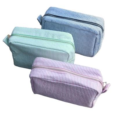 China Durable READY TO SHIP Pink and Navy Cotton Seersucker Cosmetic Case Cosmetic Cases Makeup Organizer Cosmetic Cases Bag Cotton Travel Toiletry Bags for sale