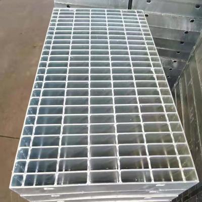 China Welded Mesh Hot Dipped Galvanized Walkway Floor Mesh Grating Machine Open / Closed Ended Steel Grating Welding for sale