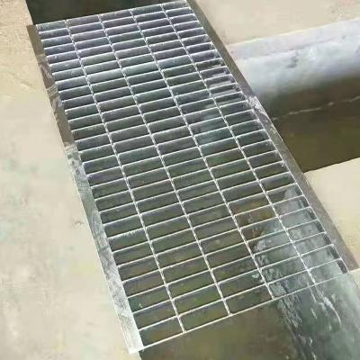 China Welded Mesh Hot DIP Galvanized Steel Driveway Grating Metal Bearing Bar Heavy Duty Steel Grating Serrated Steel Grating for sale