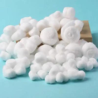 China Sterile 100% Pure Organic Cotton Ball Different Size Medical Cotton Ball For Hospital Te koop