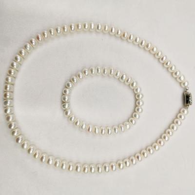 China Natural White Freshwater Pearl 8mm Pearl Necklace Set With Flat Classic Bracelet Pearl Jewelry for sale