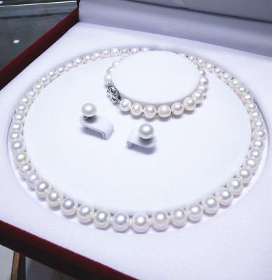 China CLASSIC Classic White Pearl Necklace Sets 8-9mm Round Real Freshwater Pearl Necklace Bracelet And Earring Set for sale