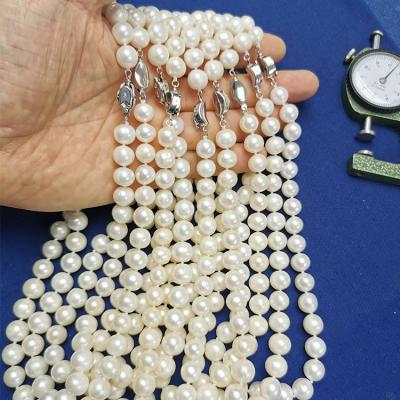 China Good Quality CLASSIC 10-11mm Whole Round White Cultured Freshwater Pearl Necklace Gift For Mom/Braid/Daughter for sale