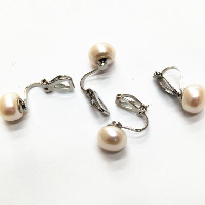 China Trendy White Freshwater Pearl Stud Clip On Earrings For Women Button 10mm Non-pierced Pearl Earrings for sale