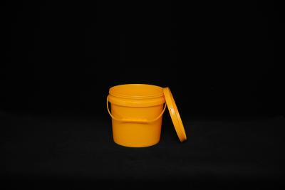 China Multi Purpose PP Food Bucket with Lid and Handle for sale